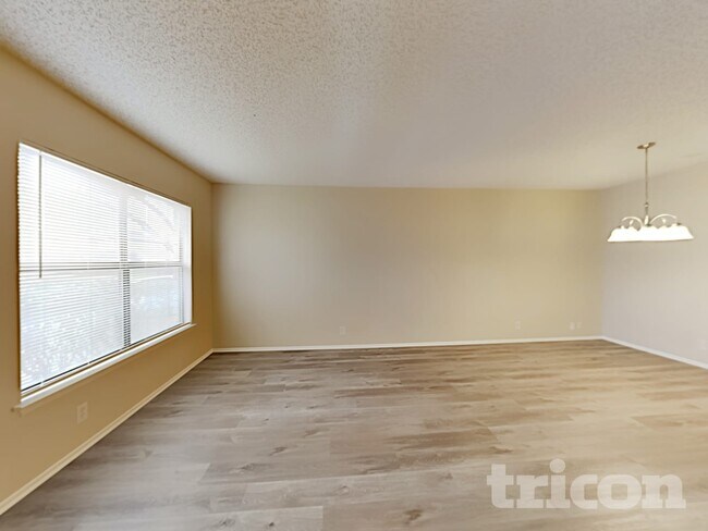 Photo - 6850 Misty Field Dr