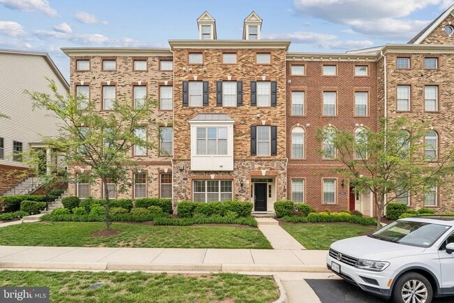 Photo - 22613 Naugatuck Square