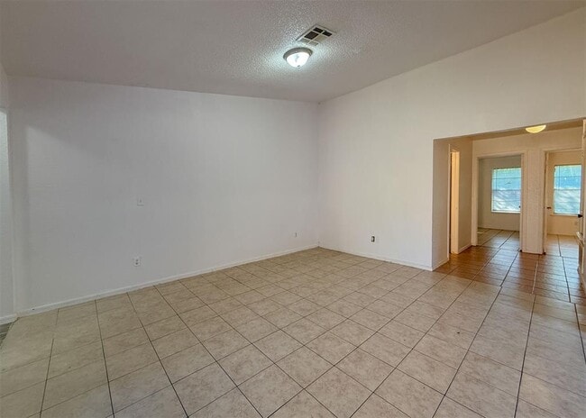 Photo - 242 Windsor Way