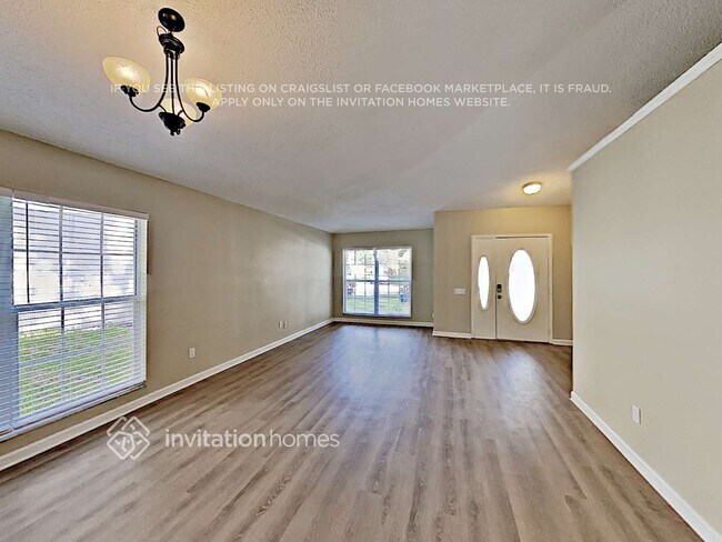 Photo - 896 Garden Glen Loop