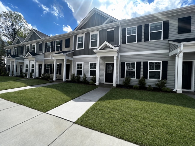 Building Photo - Beautiful 3 Bedroom 2.5 bath
