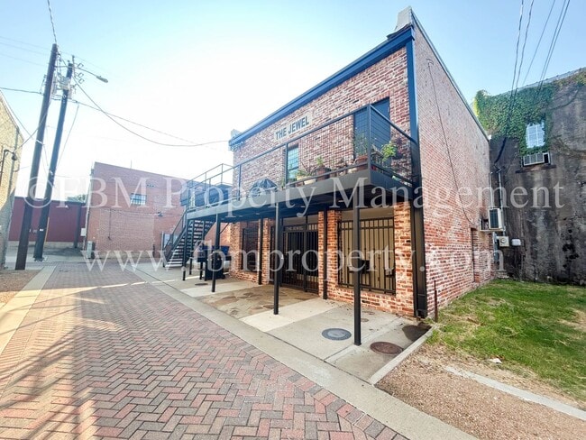 Building Photo - 112 W Knox St Unit C Rental