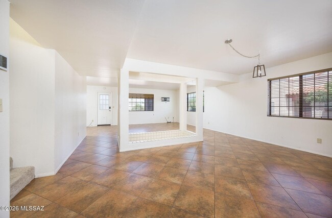 2284 W Paseo Cielo