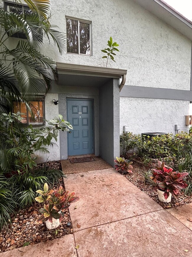 Building Photo - 2733 S Oakland Forest Dr Unit 104