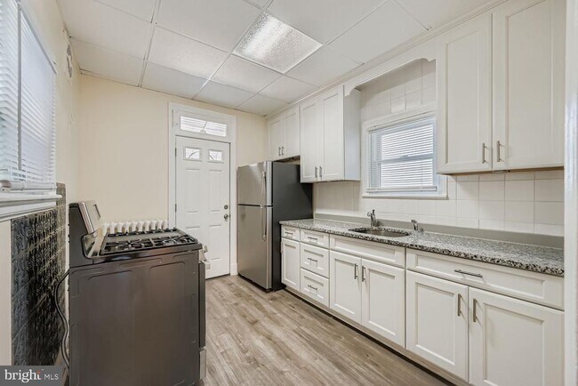 Photo - 3220 Sequoia Ave