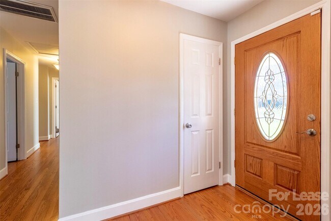 Photo - 6618 Castlegate Dr