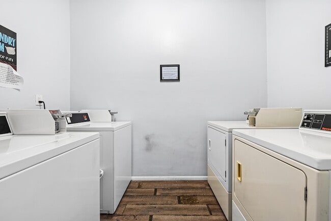 Building Photo - 2841 NE 33rd Ct Unit 403