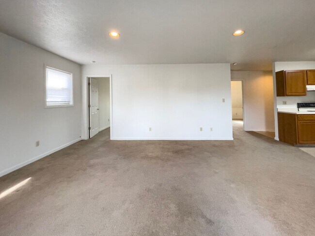 Photo - Yorktown School District Unit 9012 Apt B