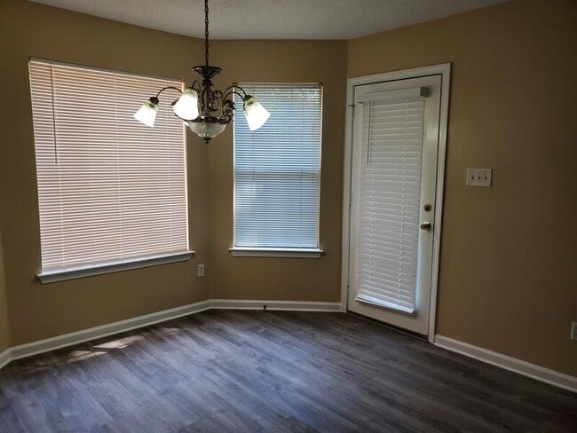 Photo - 1812 Clunan Cove