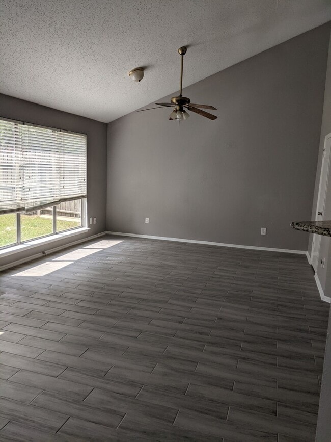 Photo - 2223 Crosscoach Ln