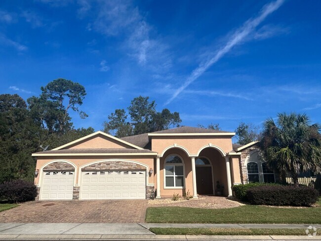 Building Photo - 6 bed, 4 bath in Belmont with Garage Rental