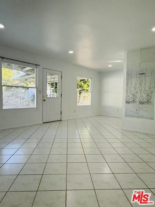 Photo - 17965 Cantara St