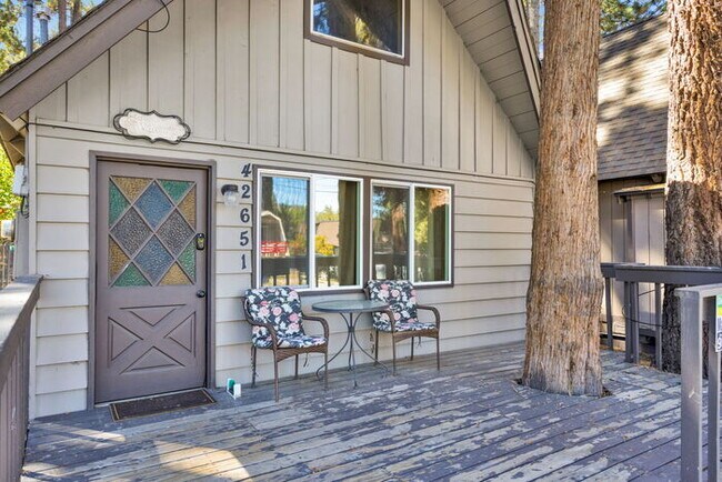 Remodeled 2 Bed / 1 Bath Near Bear Mountain & Golf Course