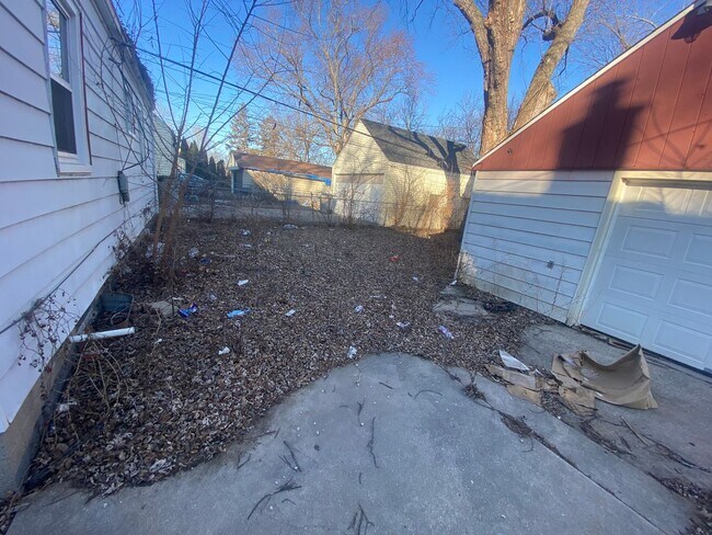 Photo - 3BR SINGLE FAMILY HOME, FULL BASEMENT, GREAT YARD, PARKING, GARAGE