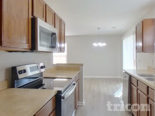 Photo - 258 Drooping Leaf Ln