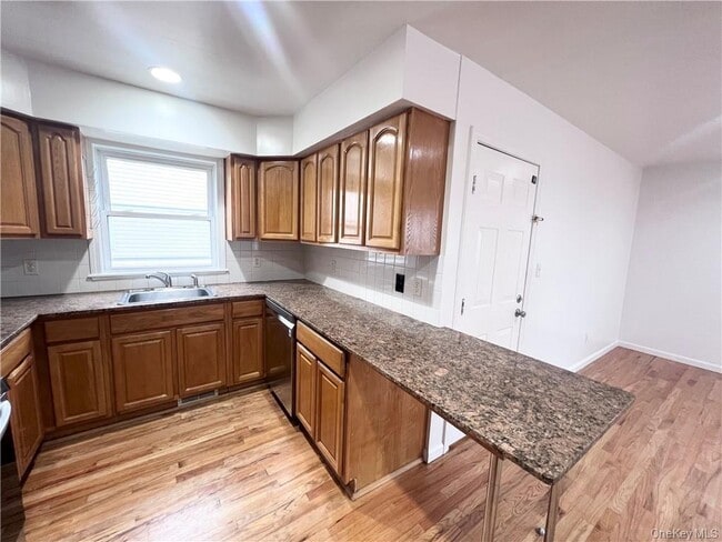 61 Ashland St Unit 1FL