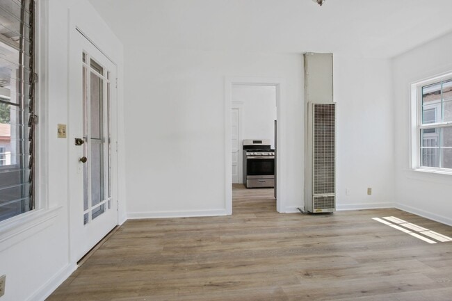 Photo - Charming 1-Bedroom Apartment in a Quiet Du... Unidad 3034 1/2 Fairmount St.