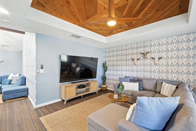 Building Photo - 749 Western Trail Rental