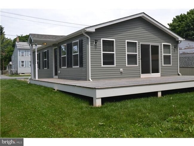 Photo - 203 Hamilton St