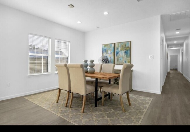 Photo - 304 Milby St