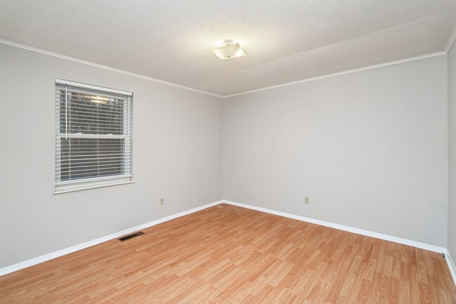 Photo - 302 Wakefield Rd