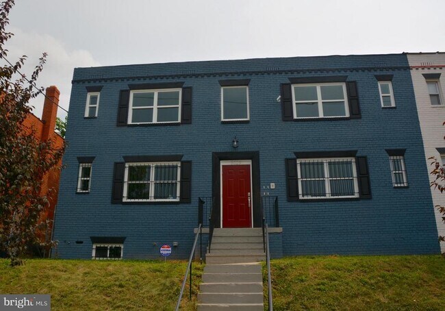 Building Photo - 5029 Hanna Pl SE Unit 1 Rental
