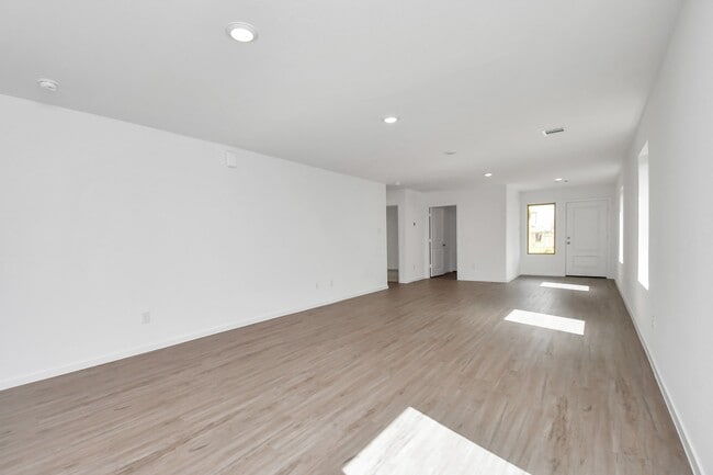 Photo - 1627 Windrose Bnd