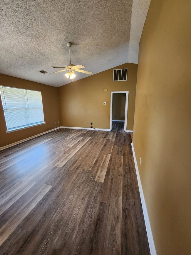 Photo - 102 Crosby Dr