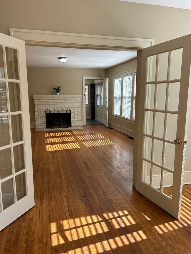 Photo - Central - Beautifully Restored and Updated Apartment