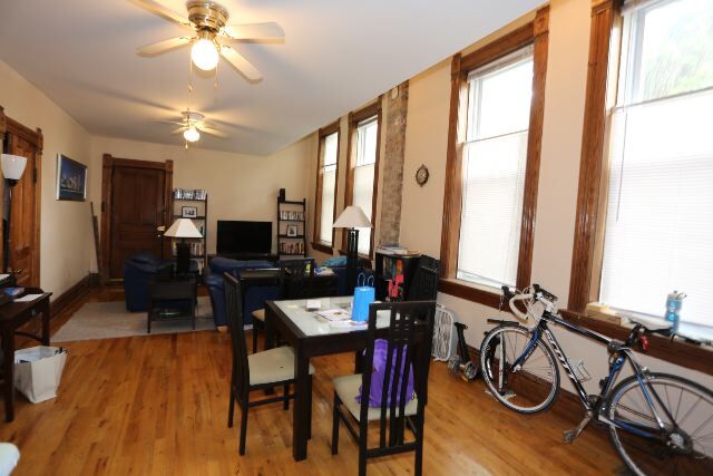 Building Photo - 2017 W Roscoe St Unit J03P