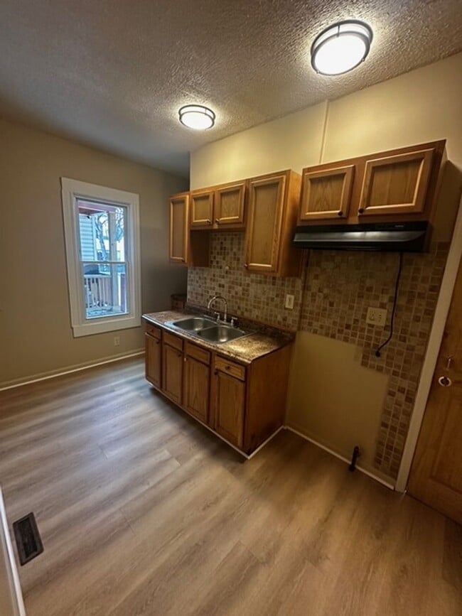 Photo - 207 Kenwood Ave Unit 207KENDN