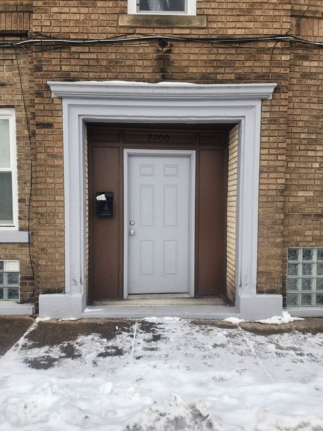 Building Photo - Two Bedroom in the heart of Old Brooklyn Unit 3