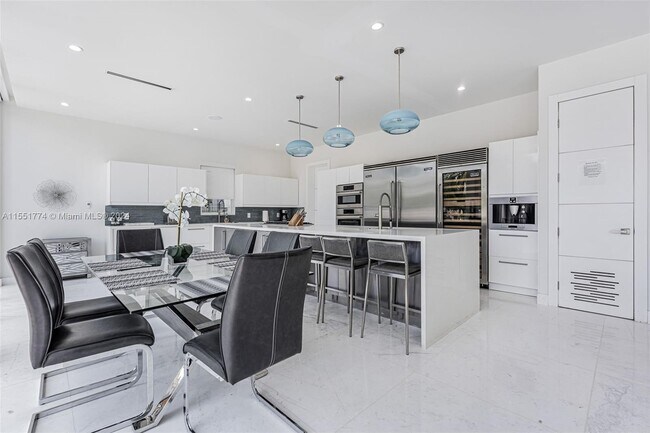 Photo - 1090 NE 84th St