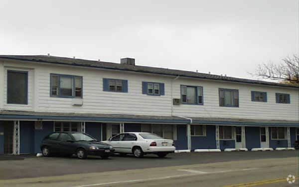 Photo - 910 Diamond Lake Rd Apartments
