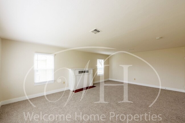 Photo - 24 NE Ash Ave Unit 24 Ash Ave A