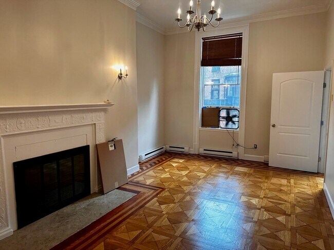 Building Photo - 185 Beacon St Unit 2R Rental