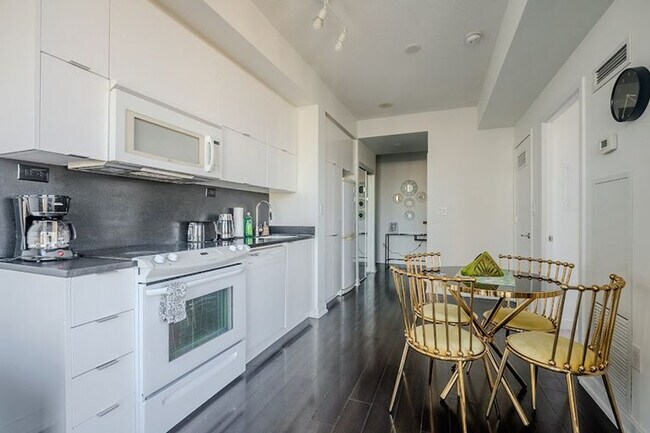 Photo - 120 Fort York Blvd Unit ID1345797P