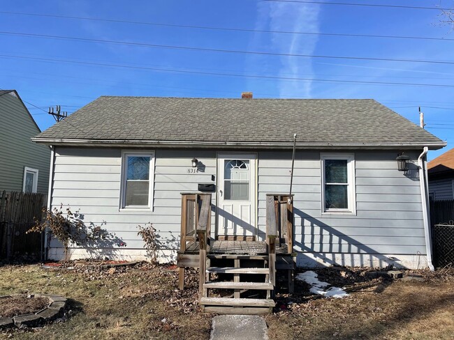 2BD/1BA Home In Highland IN - 2BD/1BA Home In Highland IN