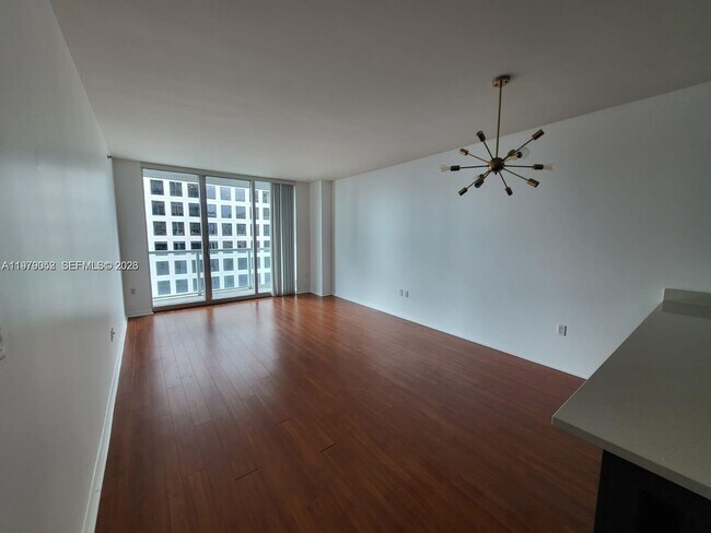 Photo - 500 Brickell Ave Unidad 2906