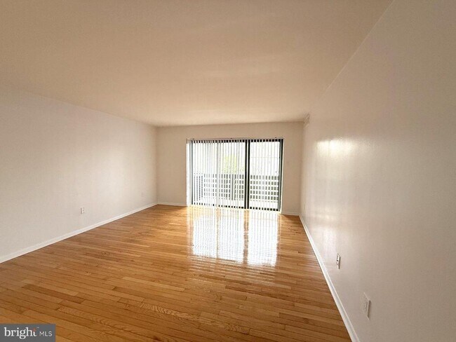 Photo - 606 Cooper Landing Rd Unidad B-3L