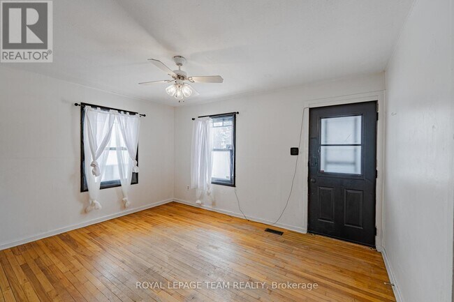 Photo - 951 Merivale Rd