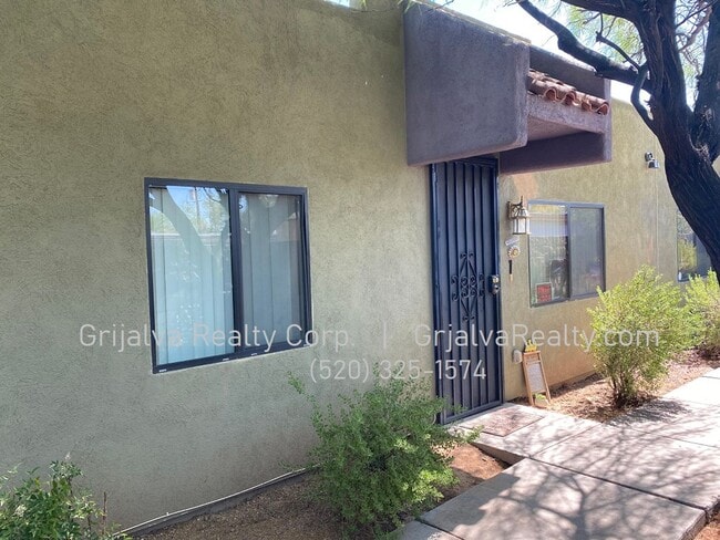 Building Photo - 2645 N Edith Blvd Unit 01