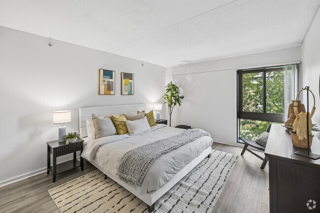 2BR, 1BA - 897SF - Bedroom