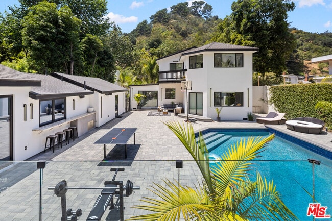 1750 N Beverly Glen Blvd