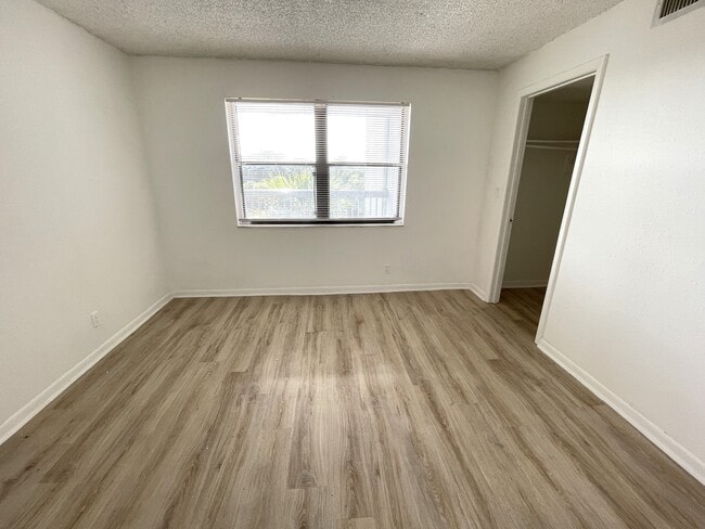 Photo - 2050 N Congress Ave