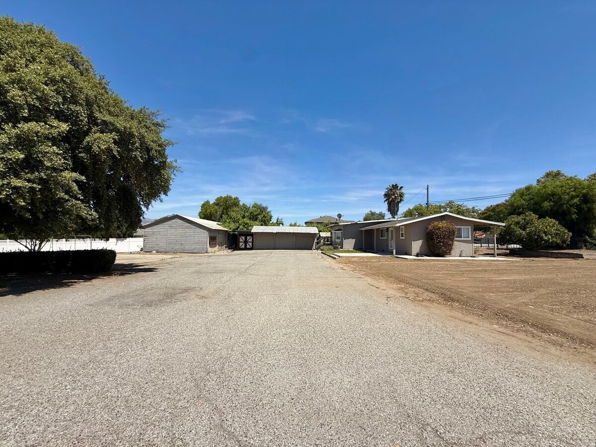 Photo - Coming soon - 3 bedroom + 1 acre + shop
