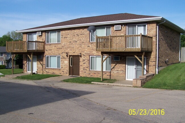 Building Photo - 2745 Summer Dr Unit 1 Rental