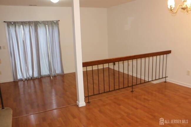 Photo - 405 Maplecrest Rd