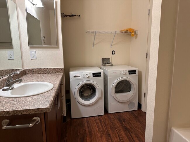 1x1 Washer-Dryer