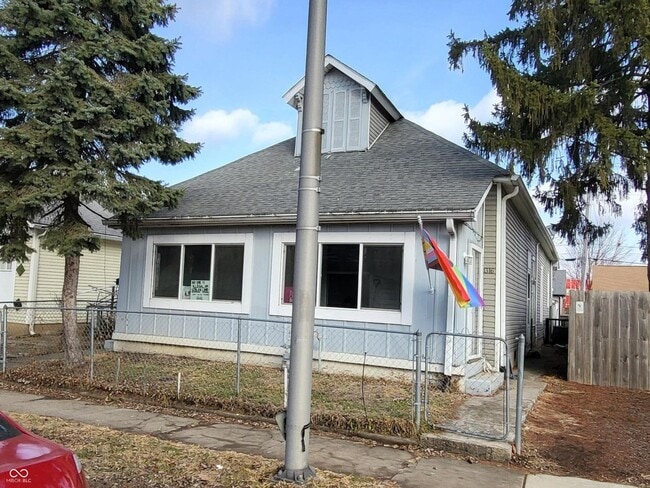 Photo - 1314 E 10th St